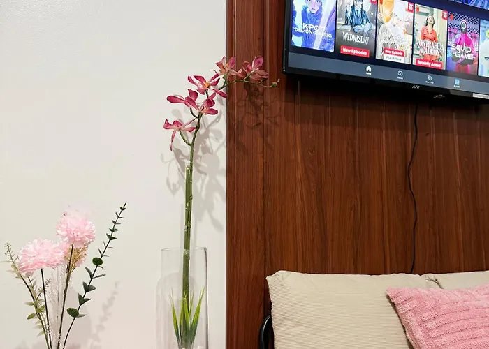 Aparthotel Roomies Spacious Fully Furnished With Balcony And Netflix For 4pax