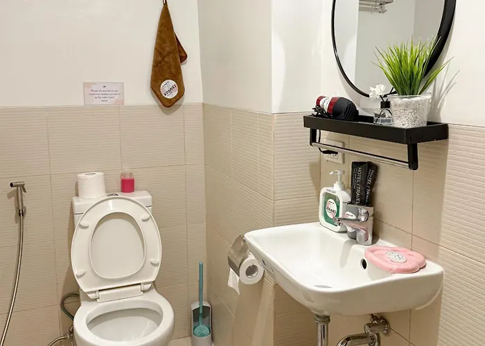 Roomies Spacious Fully Furnished With Balcony And Netflix For 4pax * Manila