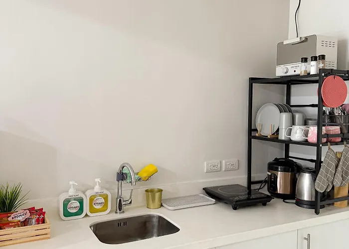 Roomies Spacious Fully Furnished With Balcony And Netflix For 4pax