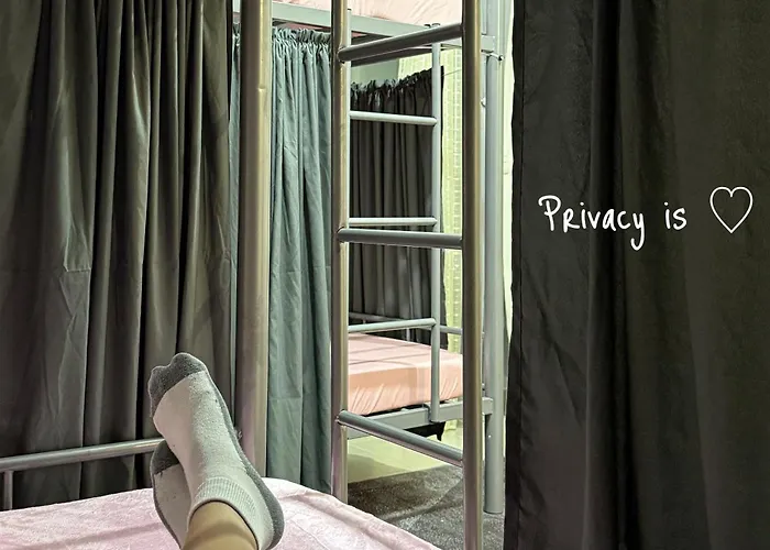 Roomies Spacious Fully Furnished With Balcony And Netflix For 4pax Manila