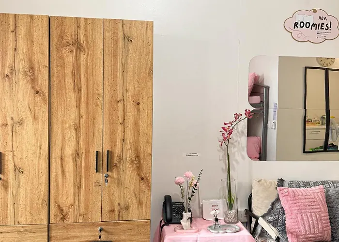 Roomies Spacious Fully Furnished With Balcony And Netflix For 4pax