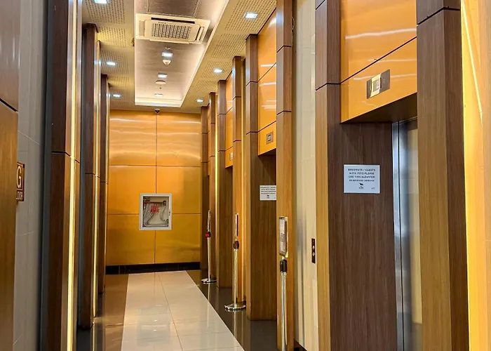 Aparthotel Roomies Spacious Fully Furnished With Balcony And Netflix For 4pax