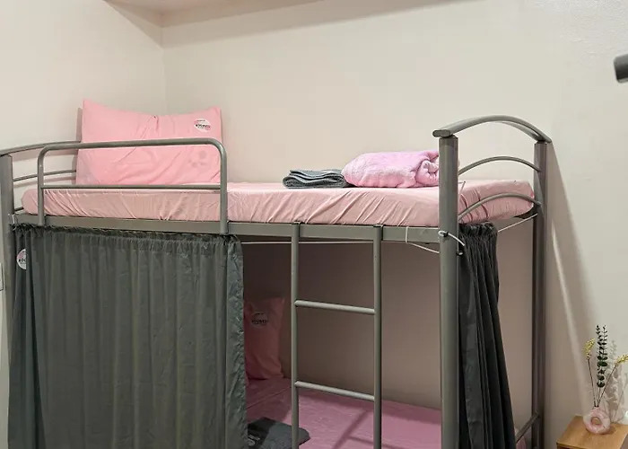 Aparthotel Roomies Spacious Fully Furnished With Balcony And Netflix For 4pax *